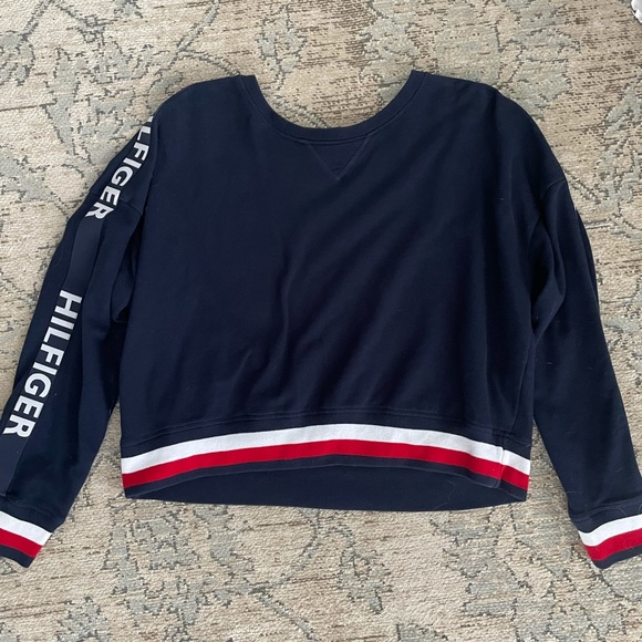 Tommy Hilfiger Crewneck || size M - Picture 2 of 3